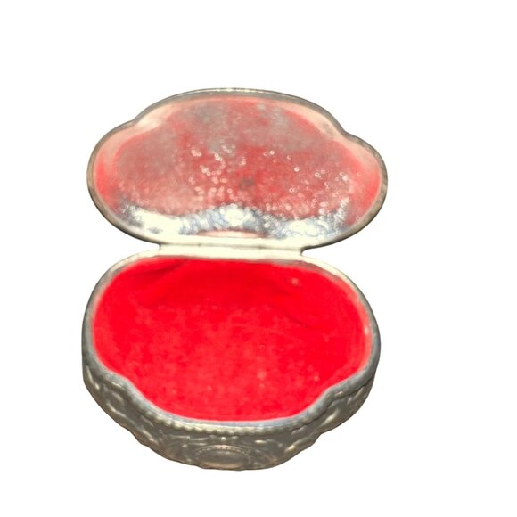 Antique Silver-Plated Trinket Box With Romantic Scene &‎ Red Velvet Interior - Picture 3 of 8